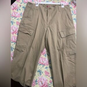 Levi’s khaki cargo pants